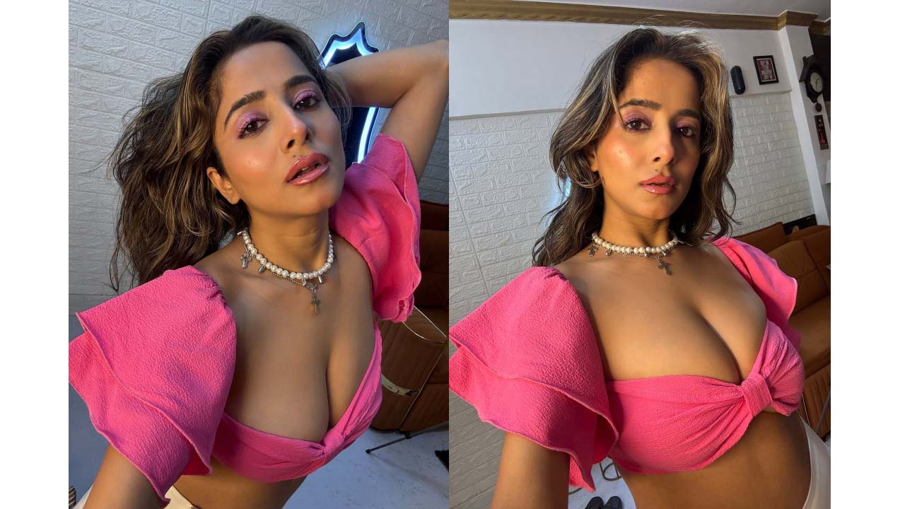 Kate sharma spicy cleavage exposed in bikini top..